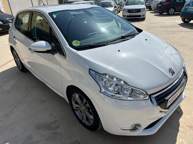 PEUGEOT 208 1.6 HDI ALLURE AUTO SPANISH LHD IN SPAIN 51000 MILES STUNNING 2015